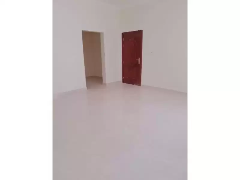 Residential Ready Property 1 Bedroom U/F Apartment  for rent in Doha #15151 - 1  image 